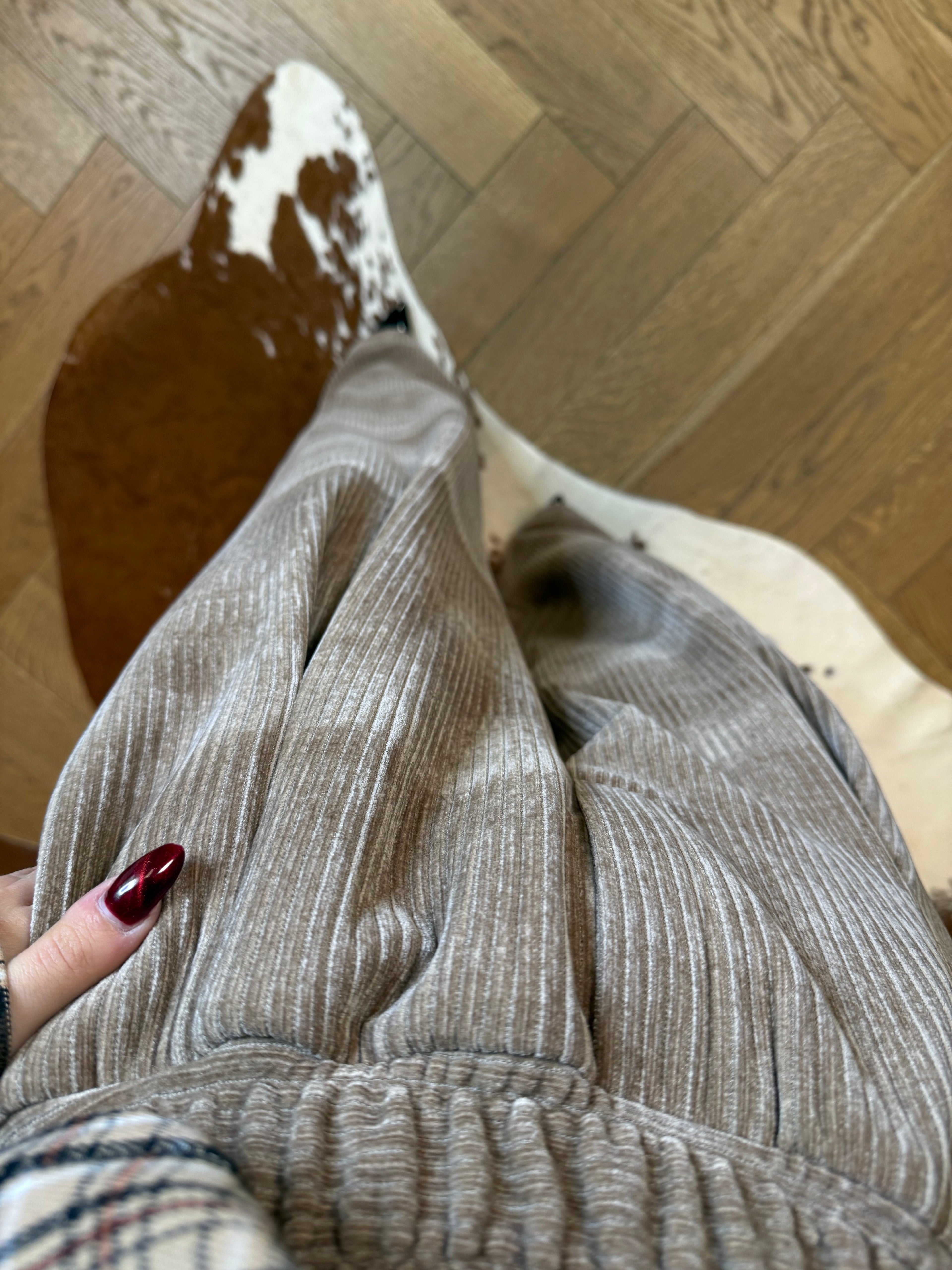 Sztruksowe spodnie mokka 35% bawełna EMO - Veretti Boutique