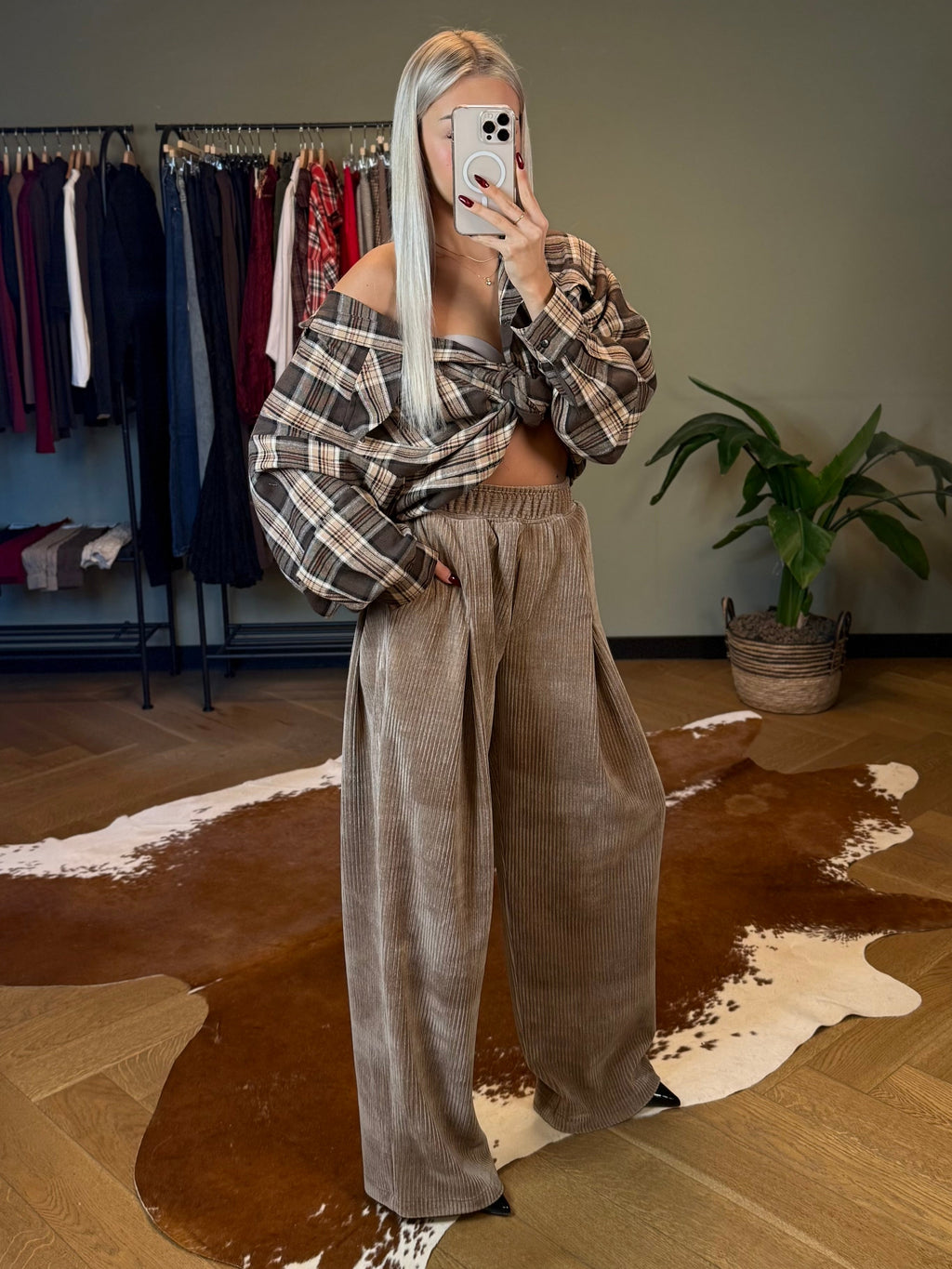 Sztruksowe spodnie mokka 35% bawełna EMO - Veretti Boutique