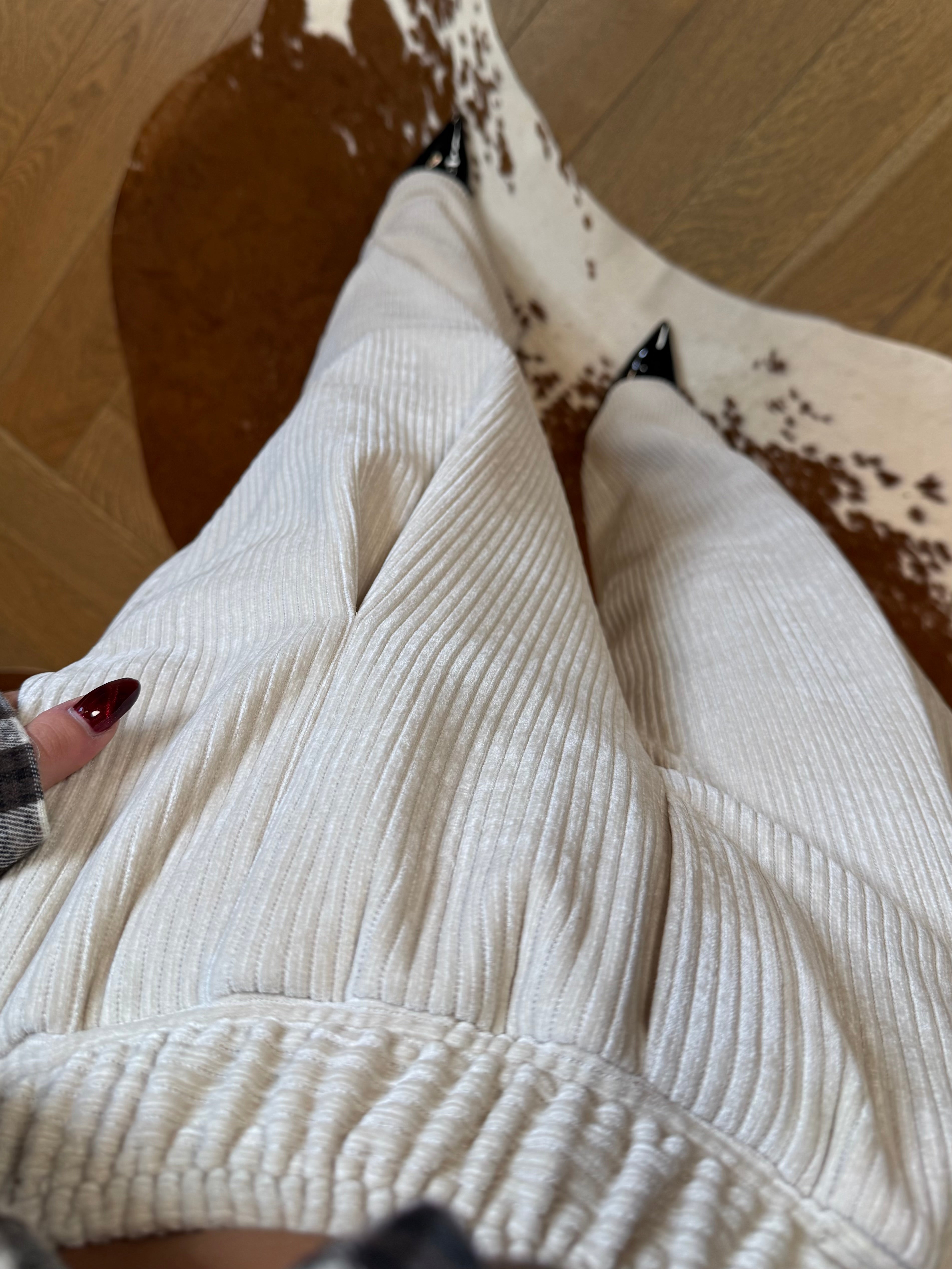 Sztruksowe spodnie śmietankowe 35% bawełna EMO - Veretti Boutique