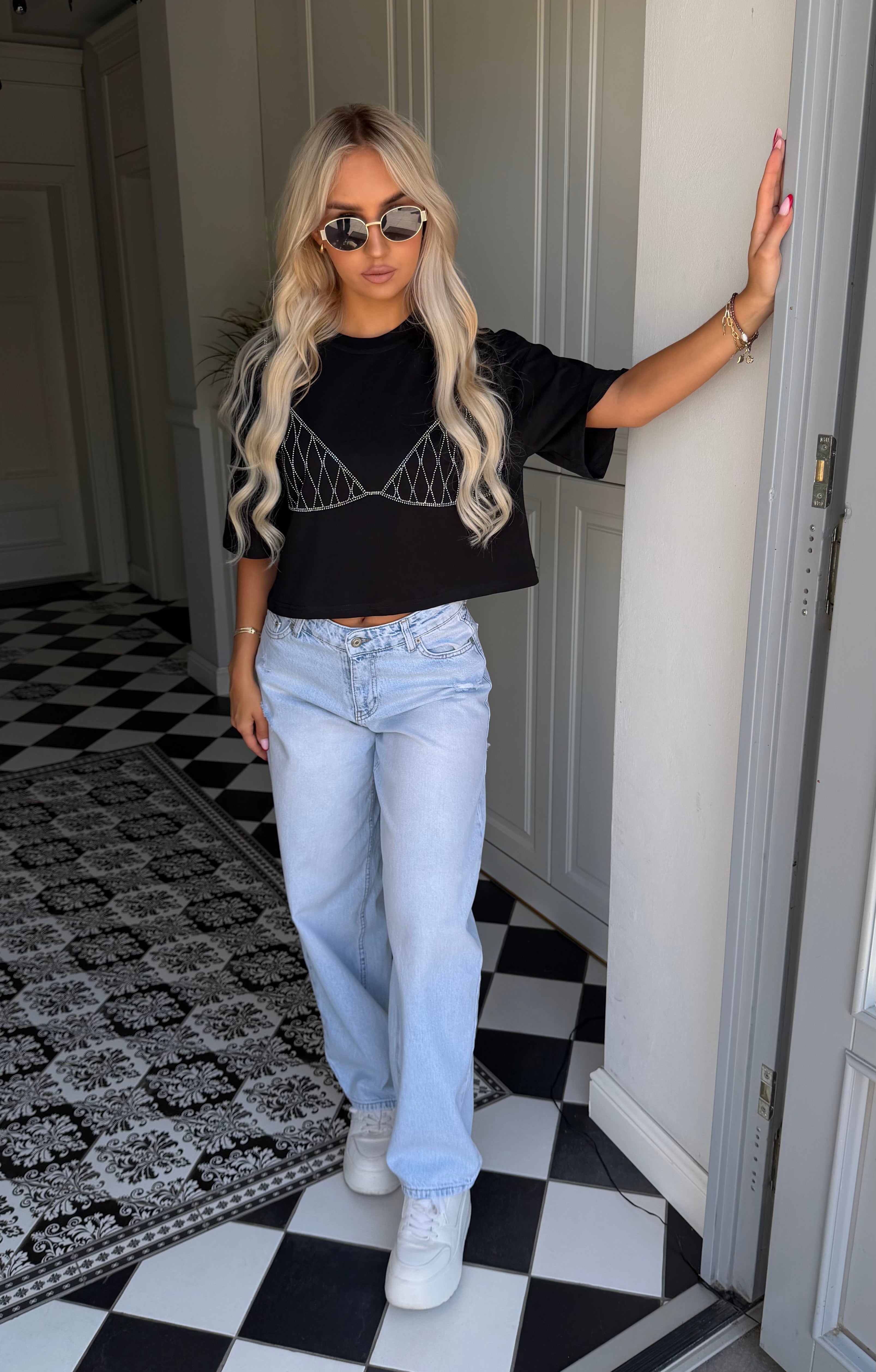 T-shirt z diamencikami - Veretti Boutique