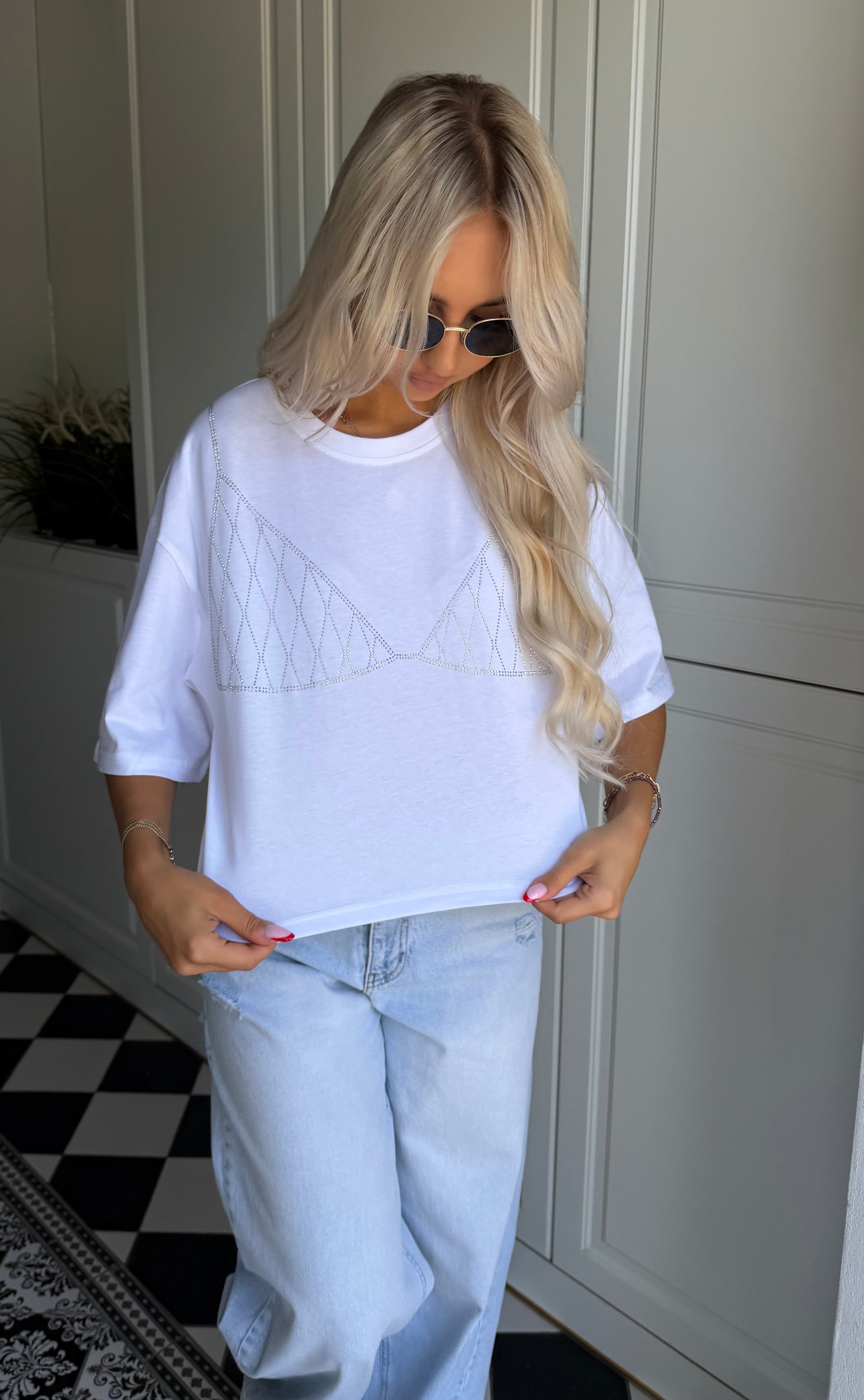 T-shirt z diamencikami - Veretti Boutique