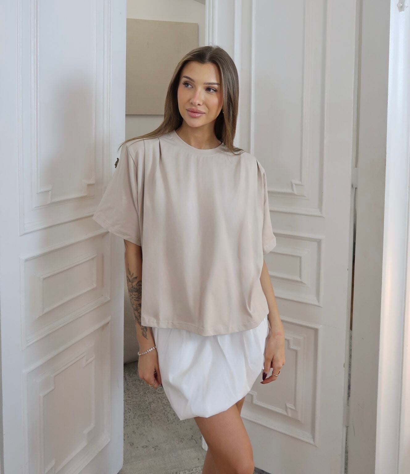 T-shirt z poduszkami jasny beż 100% bawelna - Veretti Boutique