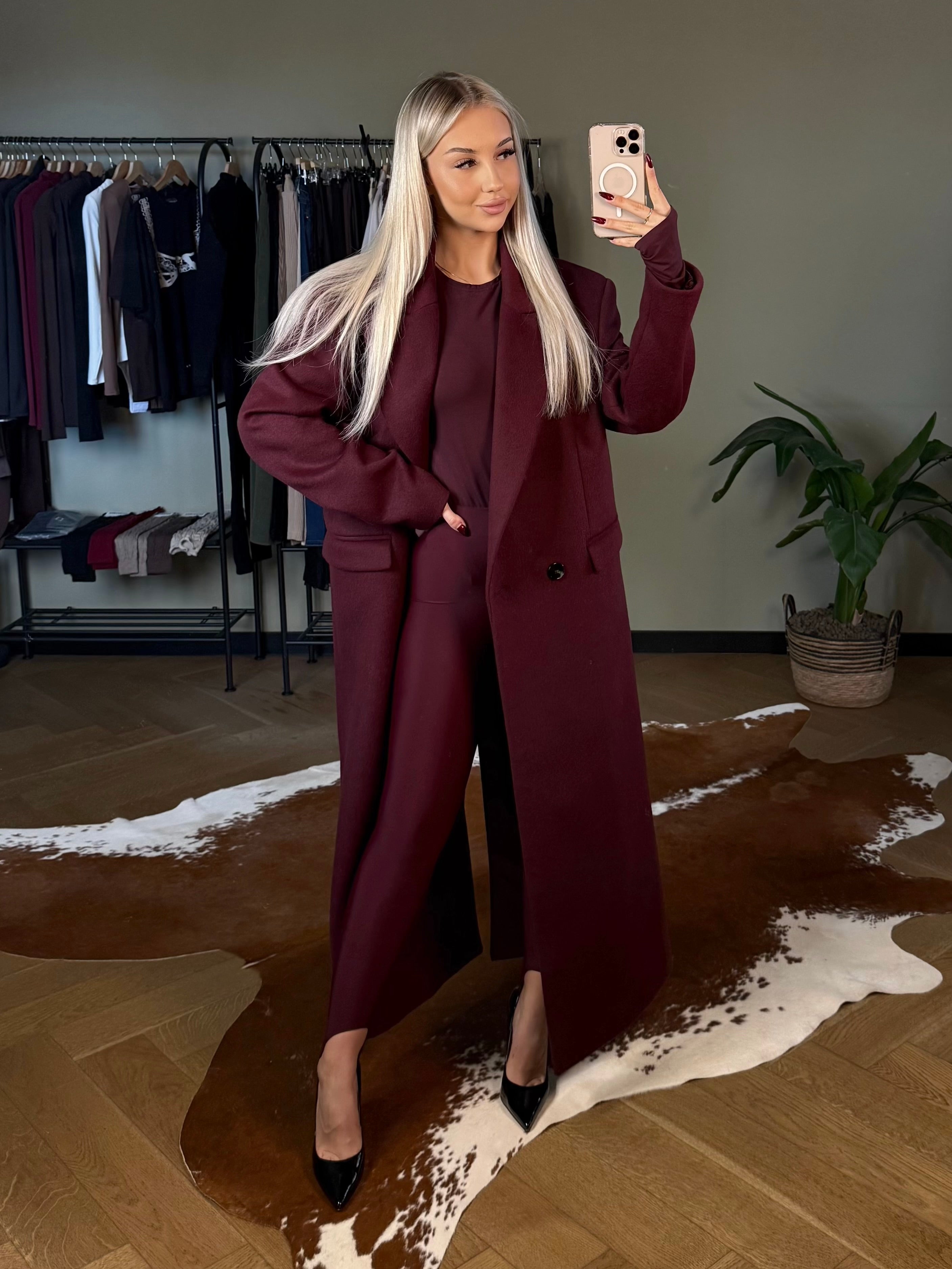 Wełniany płaszcz bordowy 40% wełna EMO - Veretti Boutique